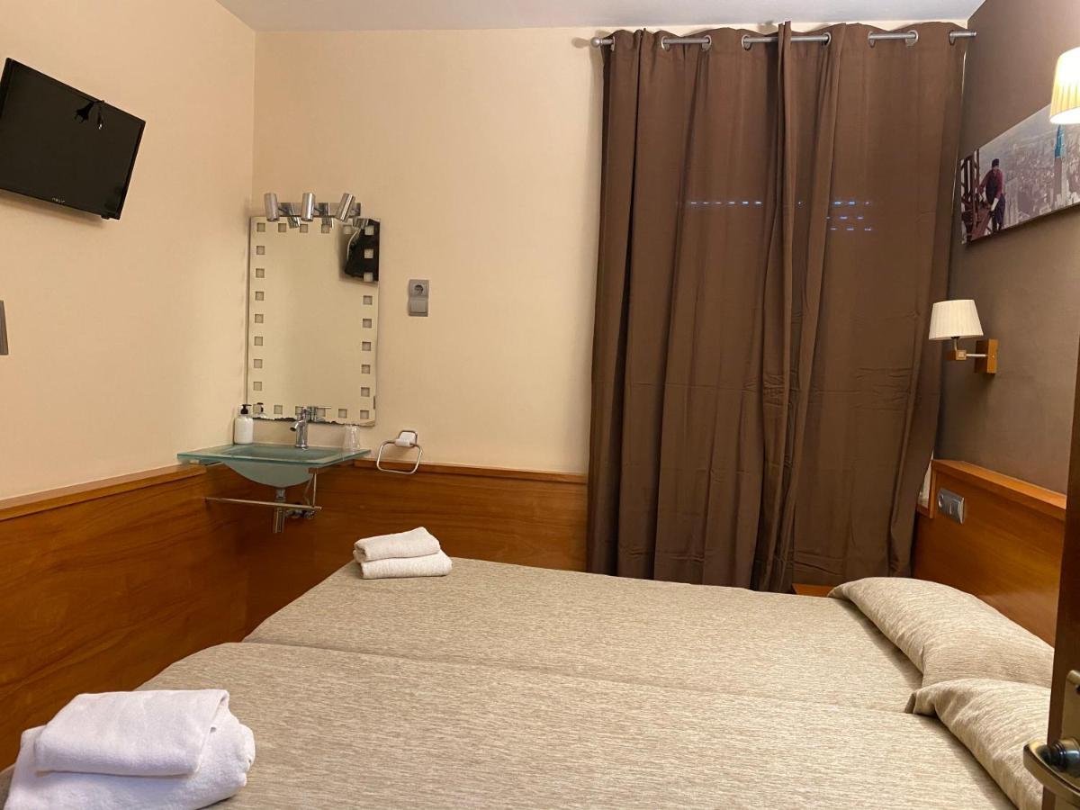 Hostal Galicia Cardedeu Ngoại thất bức ảnh